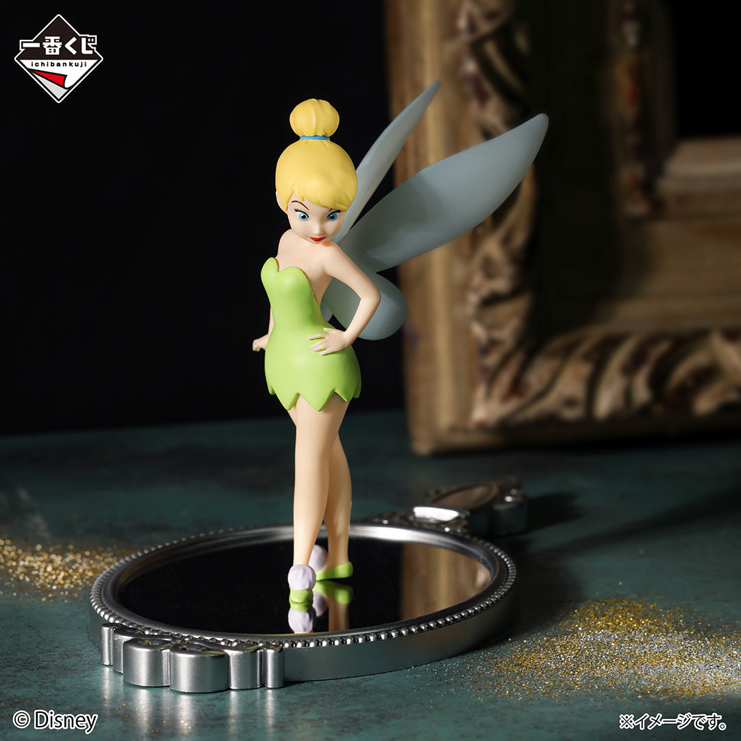 Une figurine de fée clochette fabriquée par disney. | Image Premium Une figurine de fée clochette fabriquée par disney. | Image Premium
