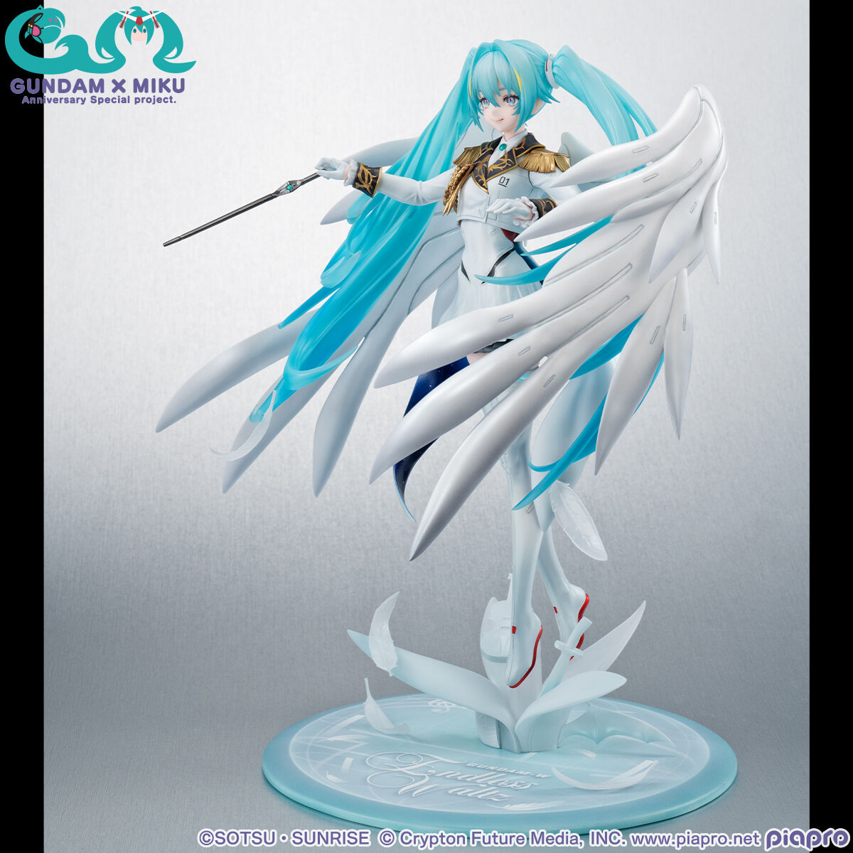 Figurine Hatsune Miku x Wing Gundam Zero Mobile Suit Gundam 45th Anniversary Hatsune Miku