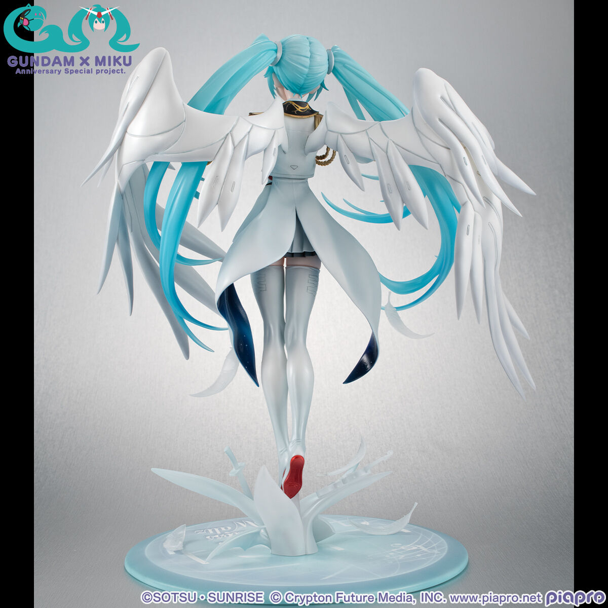 Figurine Hatsune Miku x Wing Gundam Zero Mobile Suit Gundam 45th Anniversary Hatsune Miku